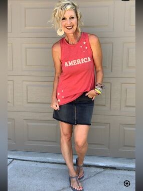 Women’s Sleeveless 'America' Graphic Tank Top - Coral Pink